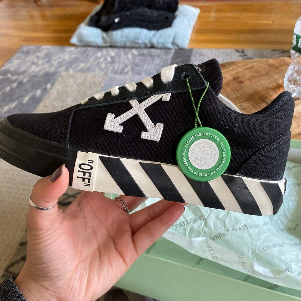bnwt off-white vulc low tops